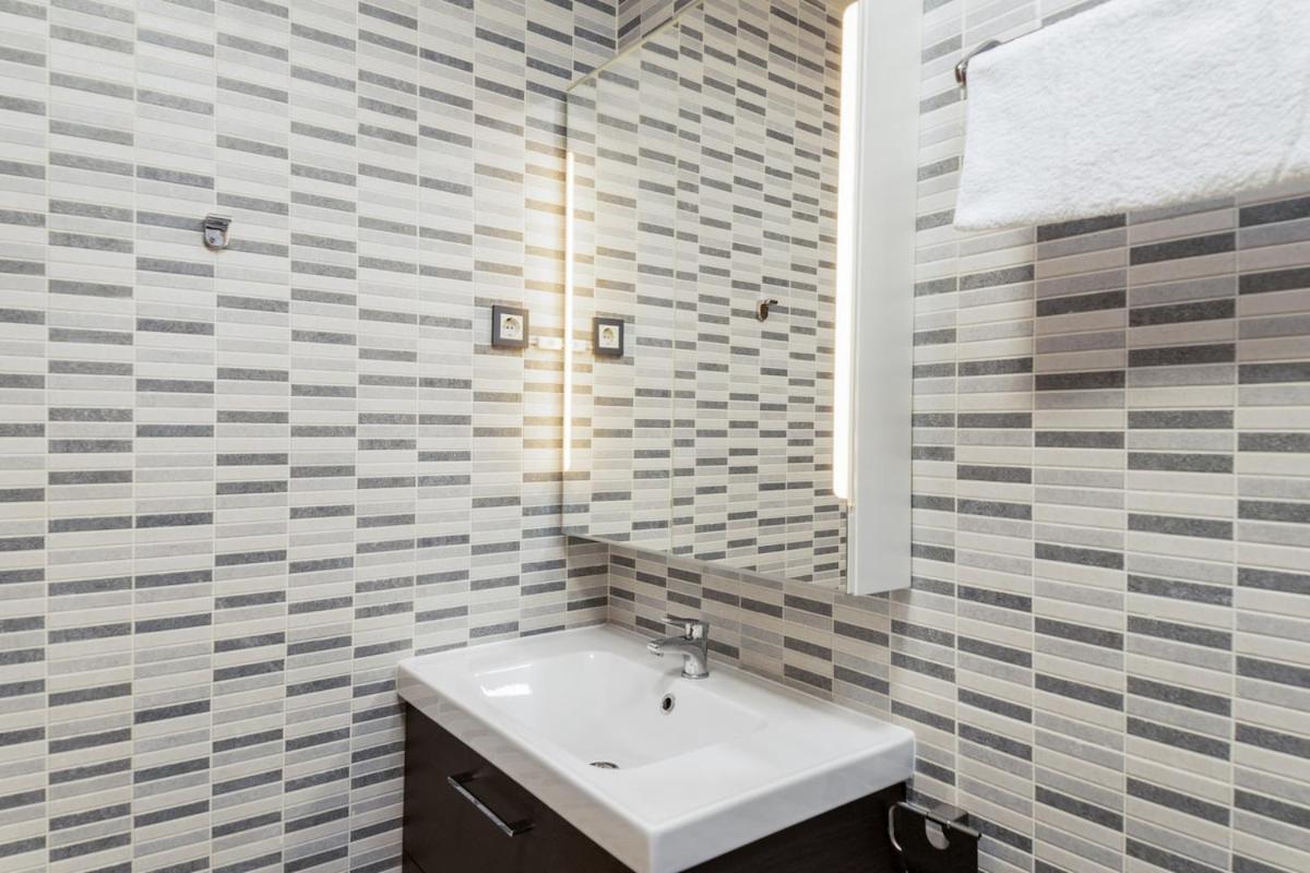 -Malagasunapts- Modern Citycentre Pool&Parking Zewnętrze zdjęcie